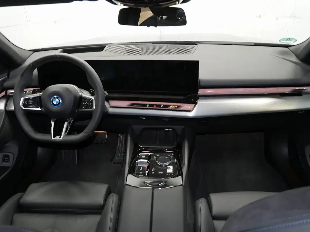 BMW 550 xDrive Touring M Sport - Thumbnail 4