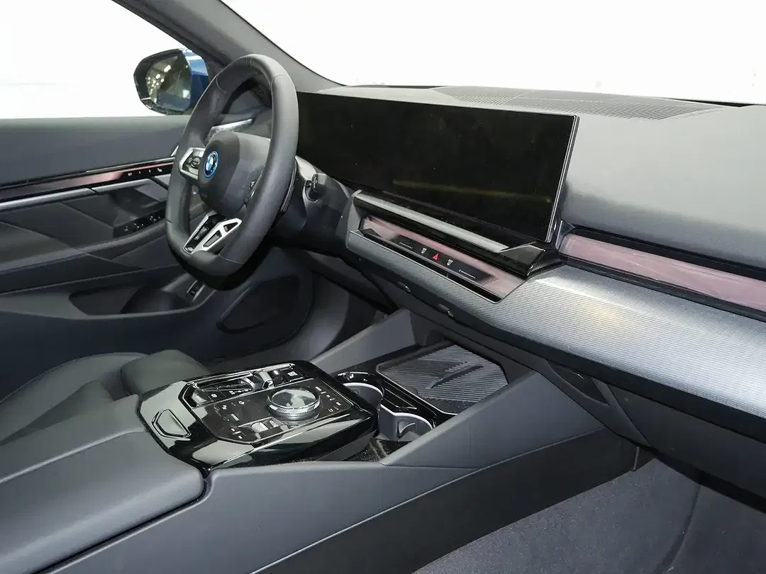 BMW 550 xDrive Touring M Sport - Thumbnail 5