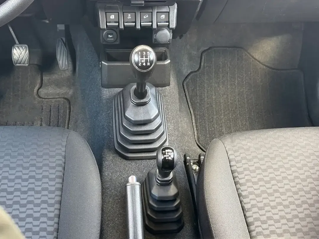 Suzuki Jimny 4x4 - Thumbnail 12