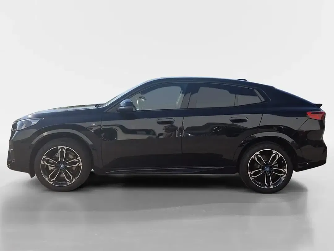 BMW iX2 M Sport - Thumbnail 3