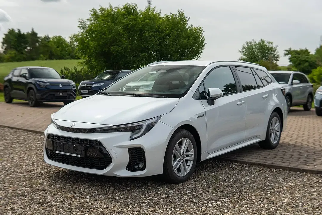 Suzuki Swace Hybrid 1.8 CVT Comfort+ - foto 1