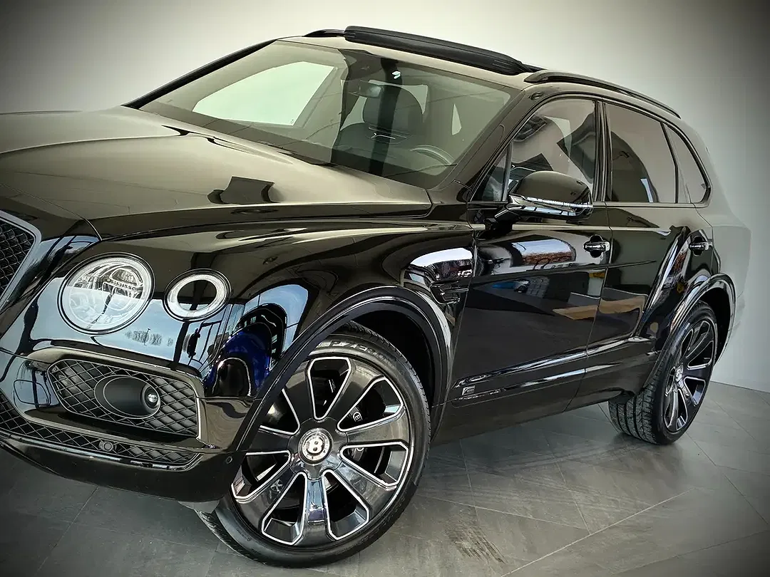 Bentley Bentayga 4.0 V8 Design - Thumbnail 3