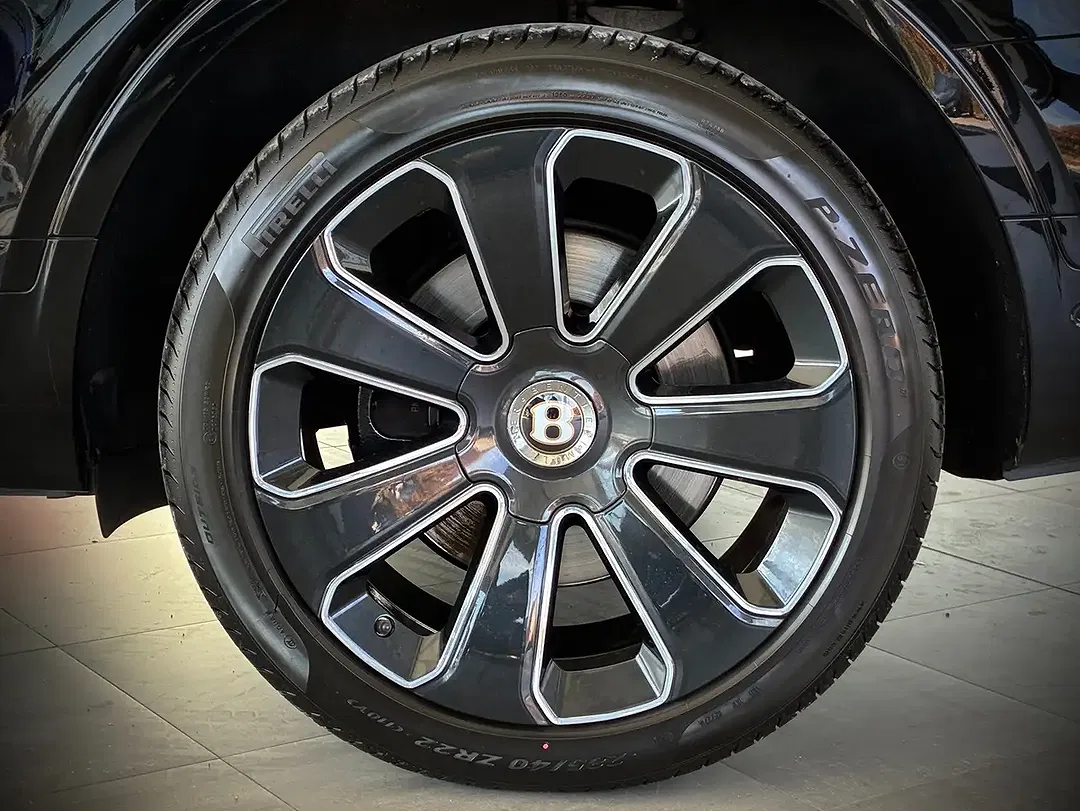 Bentley Bentayga 4.0 V8 Design - Thumbnail 9