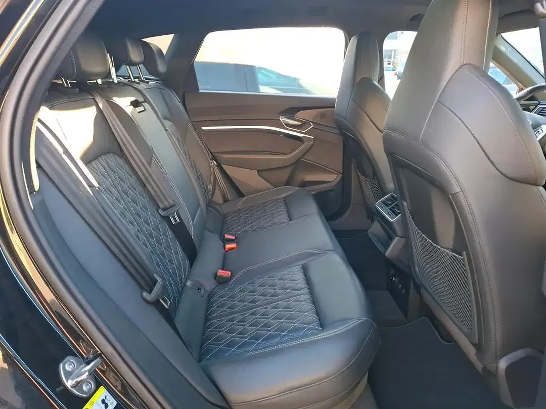Audi SQ8 e-tron Matrix LED - foto 8