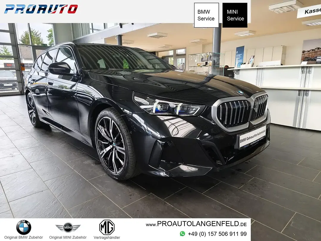 BMW 520 xDrive M Sport Touring - Thumbnail 1