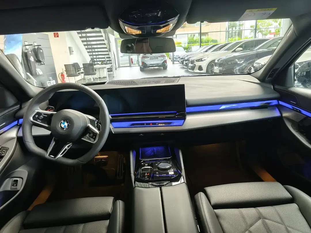 BMW 520 xDrive M Sport Touring - Thumbnail 10