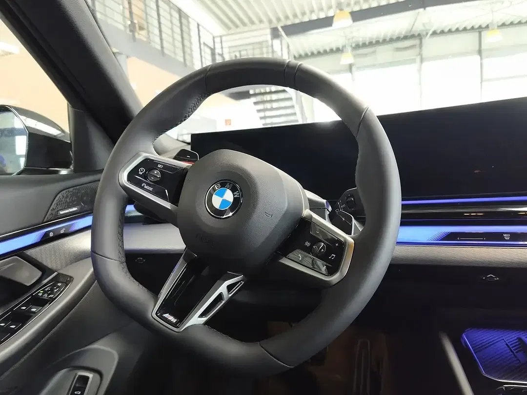 BMW 520 xDrive M Sport Touring - Thumbnail 11