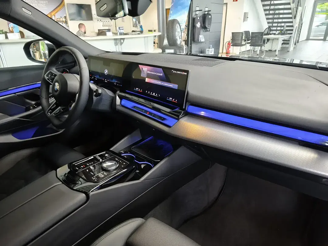 BMW 520 xDrive M Sport Touring - Thumbnail 13