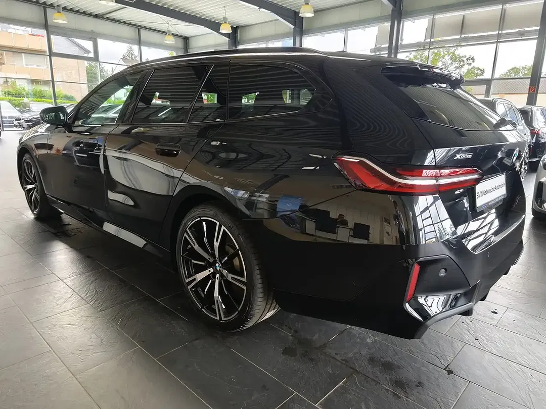 BMW 520 xDrive M Sport Touring - Thumbnail 4