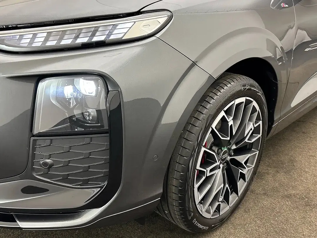 Audi Q3 TFSI S tronic - Thumbnail 5