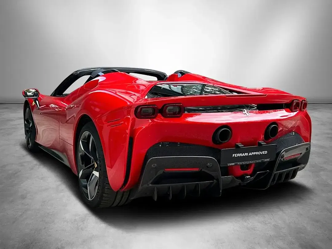 Ferrari SF90 Spider - Thumbnail 3