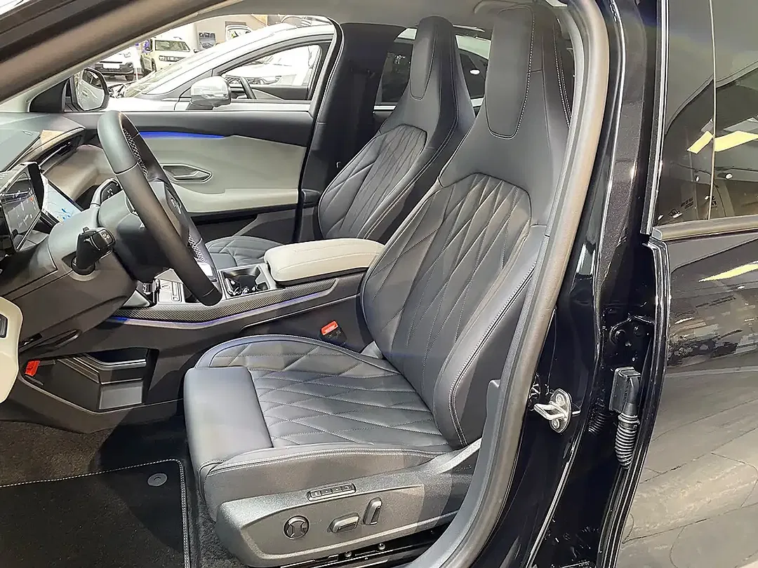 Ford Explorer Premium - Thumbnail 4