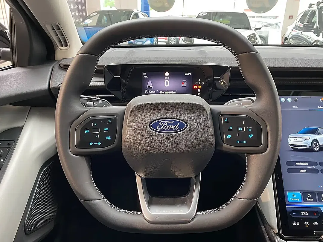 Ford Explorer Premium - Thumbnail 5