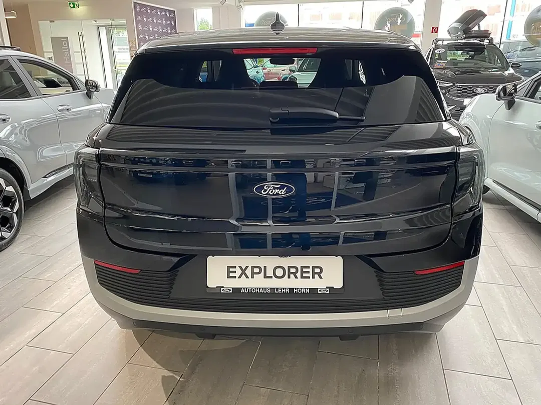 Ford Explorer Premium - Thumbnail 9