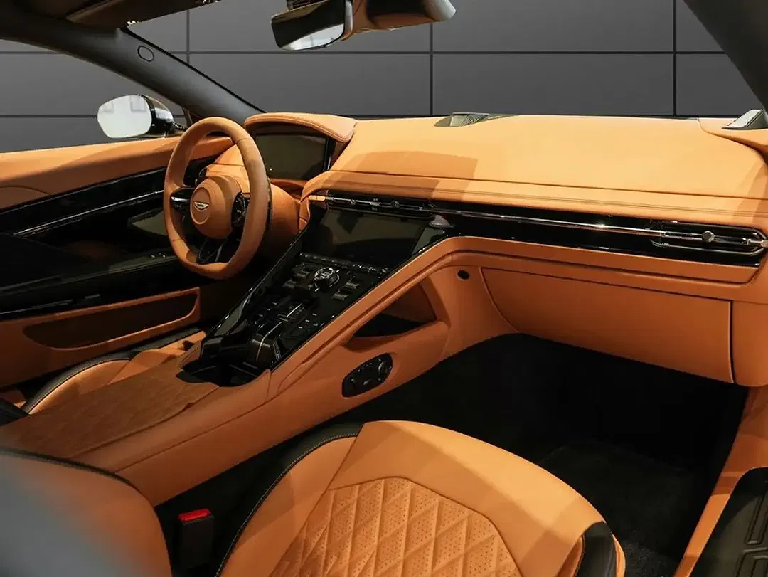 Aston Martin DB12 Coupe - Thumbnail 10