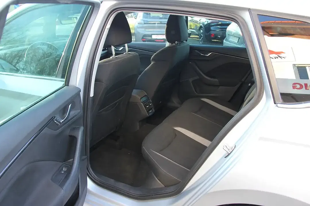 Skoda Kamiq - Thumbnail 5