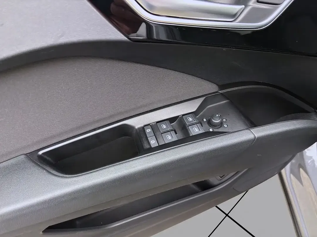 Audi Q4 e-tron 40 - Thumbnail 11