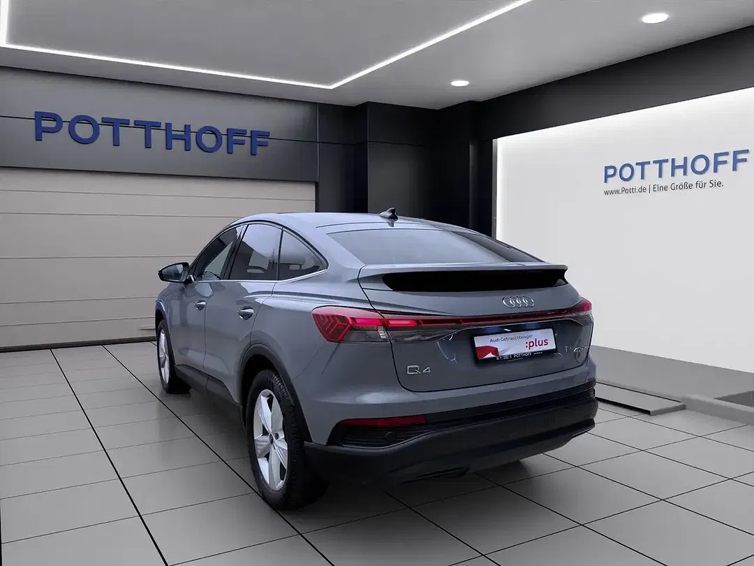 Audi Q4 e-tron 40 - Thumbnail 3