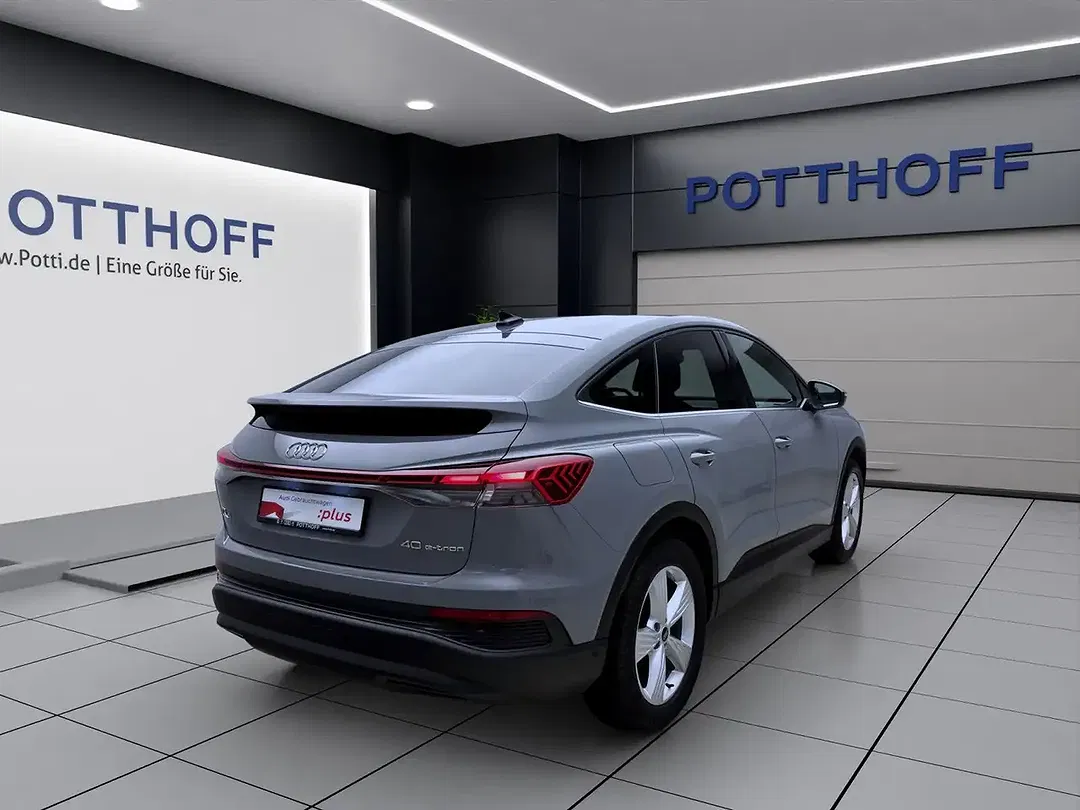 Audi Q4 e-tron 40 - Thumbnail 6