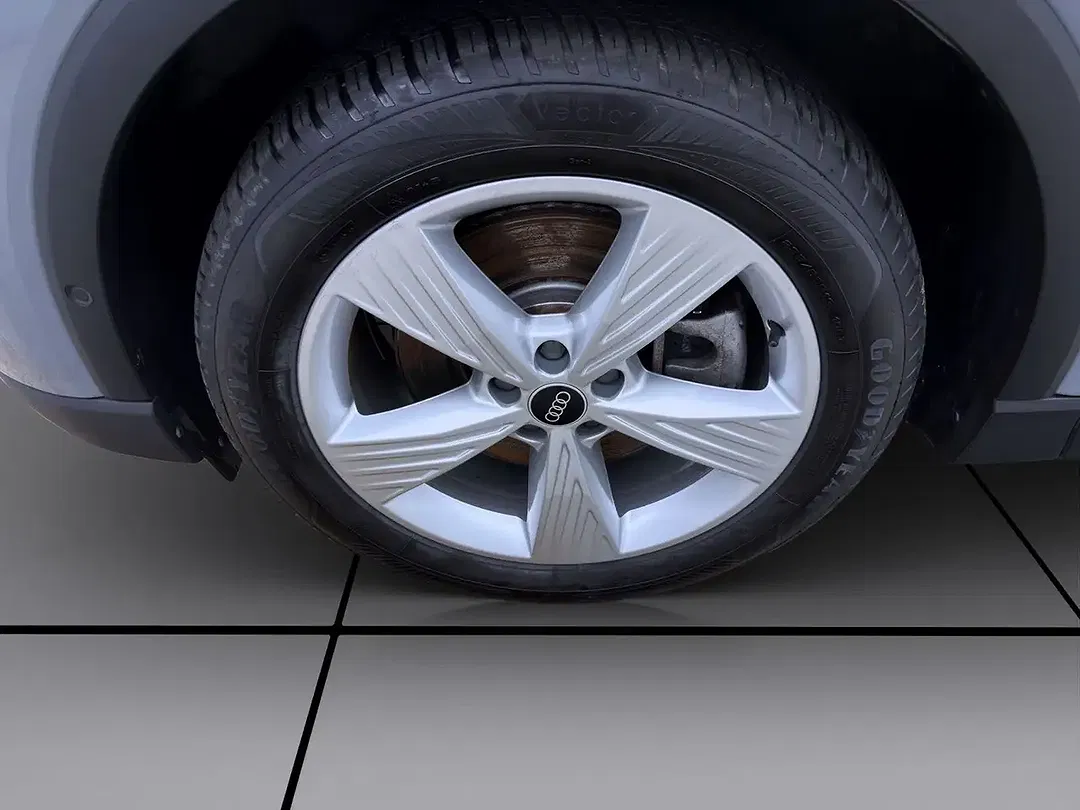 Audi Q4 e-tron 40 - Thumbnail 9