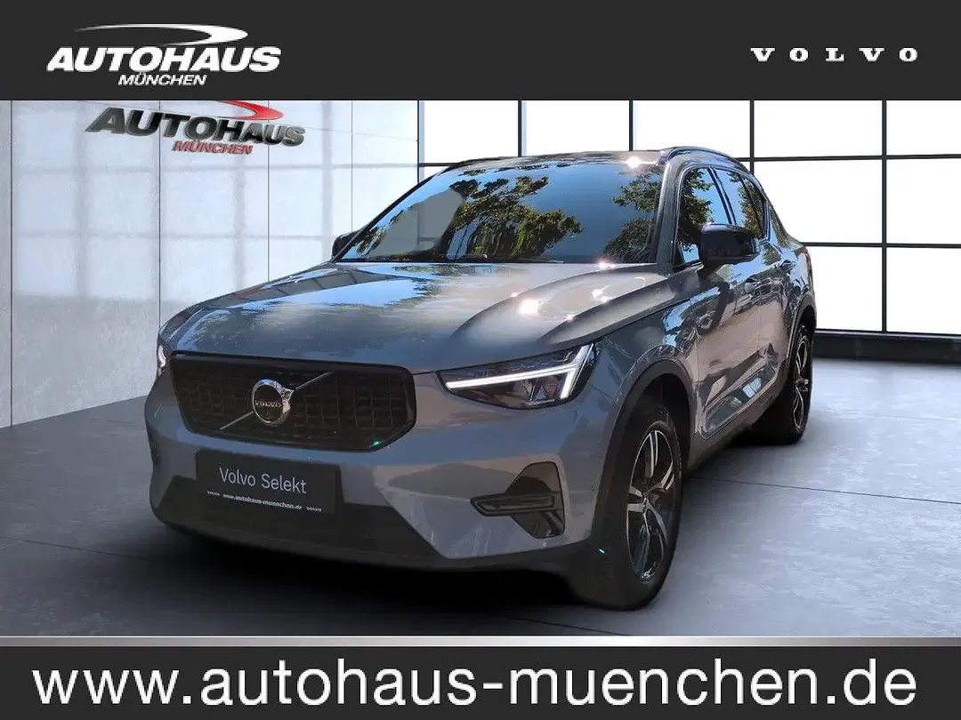 Volvo XC40 Plus Dark - Thumbnail 1