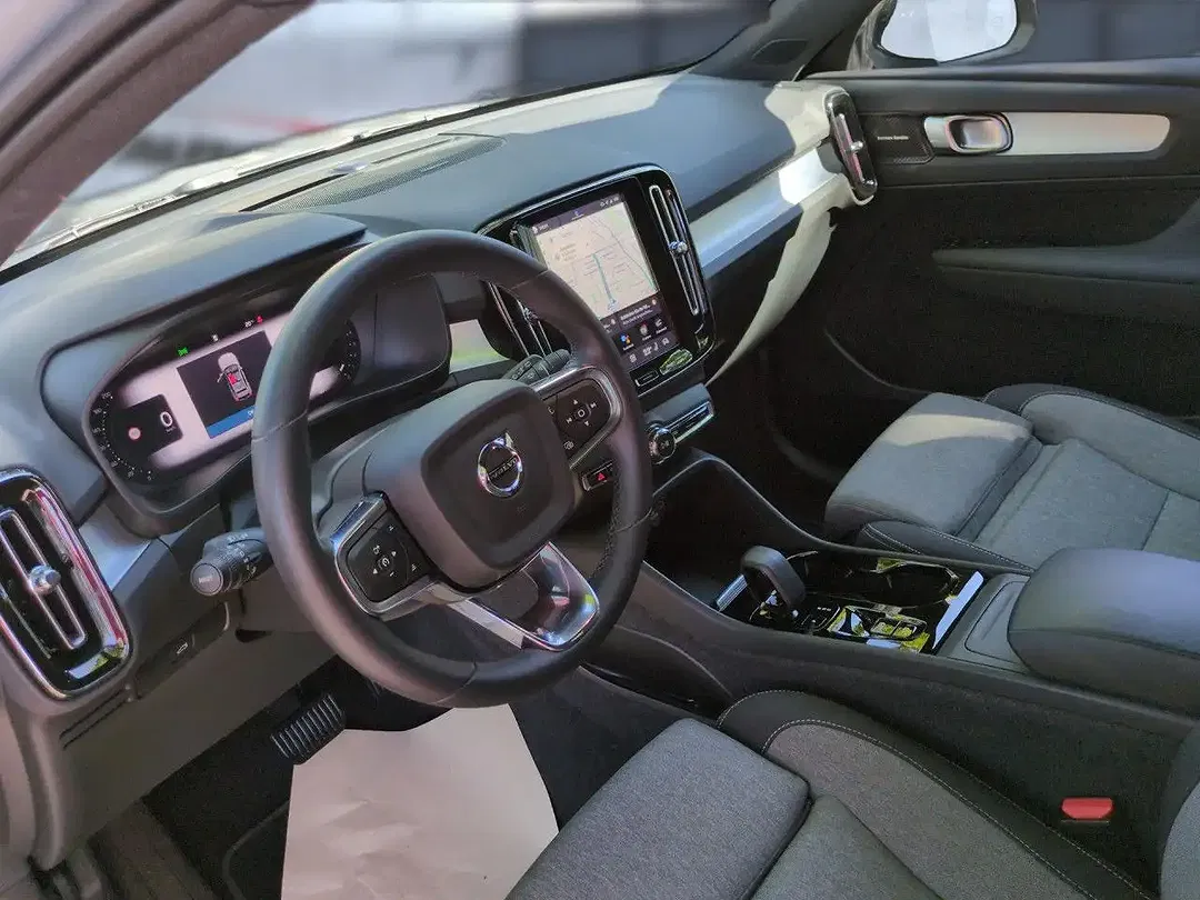 Volvo XC40 Plus Dark - Thumbnail 11