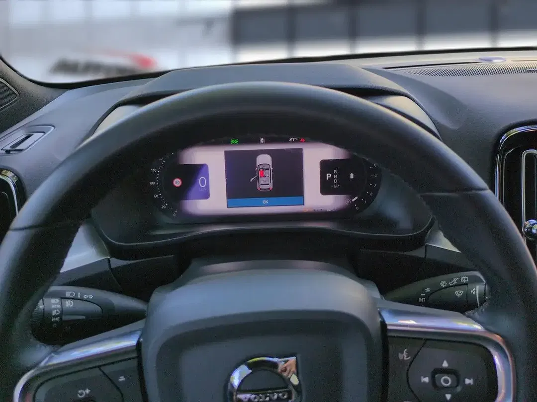 Volvo XC40 Plus Dark - Thumbnail 13