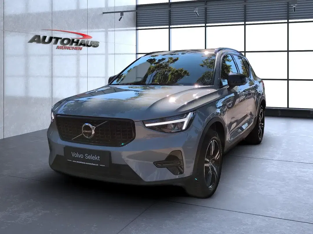 Volvo XC40 Plus Dark - Thumbnail 2