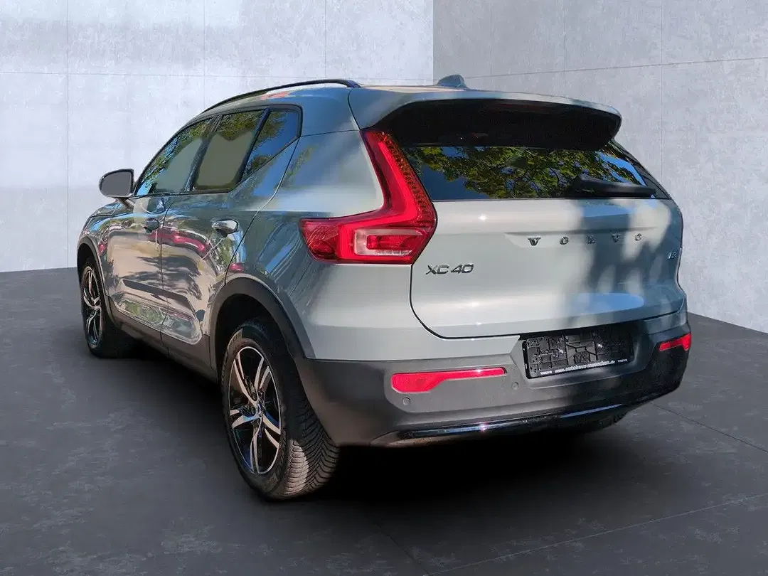 Volvo XC40 Plus Dark - Thumbnail 3
