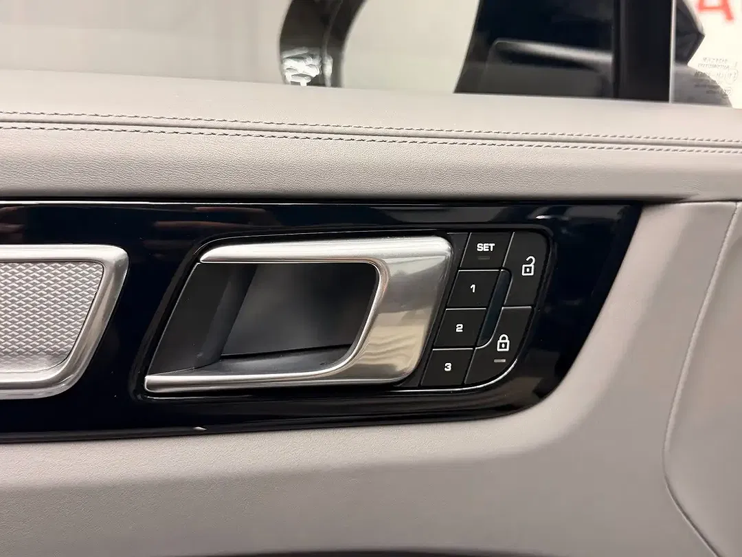 Porsche Cayenne Coupe - Thumbnail 12