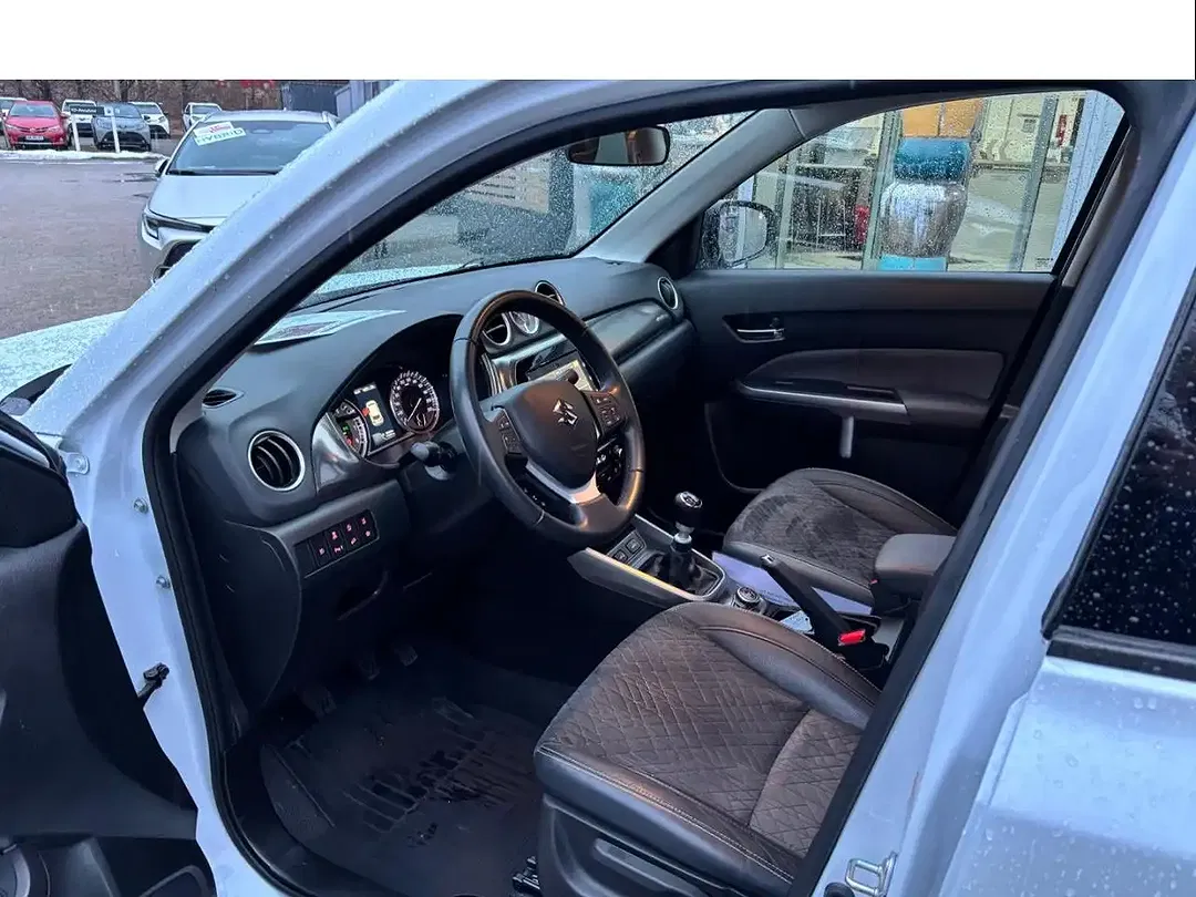 Suzuki Vitara MHEV 1.4 4x4 Comfort+ - Thumbnail 7
