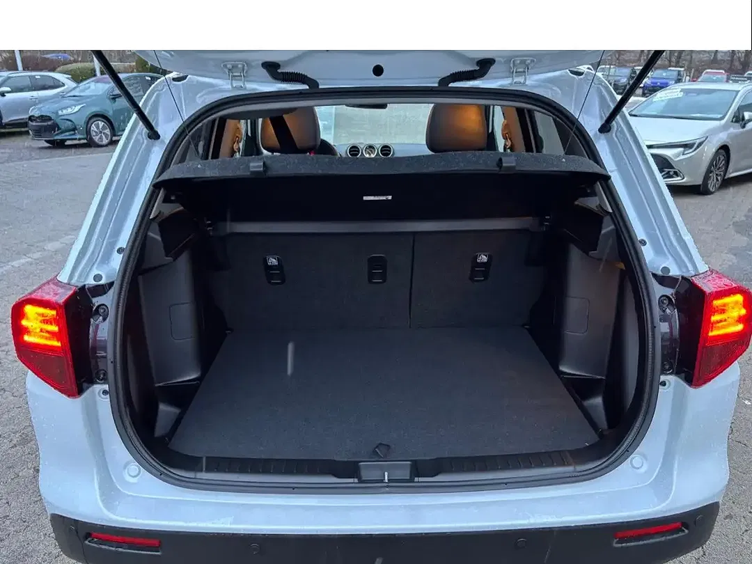 Suzuki Vitara MHEV 1.4 4x4 Comfort+ - Thumbnail 9