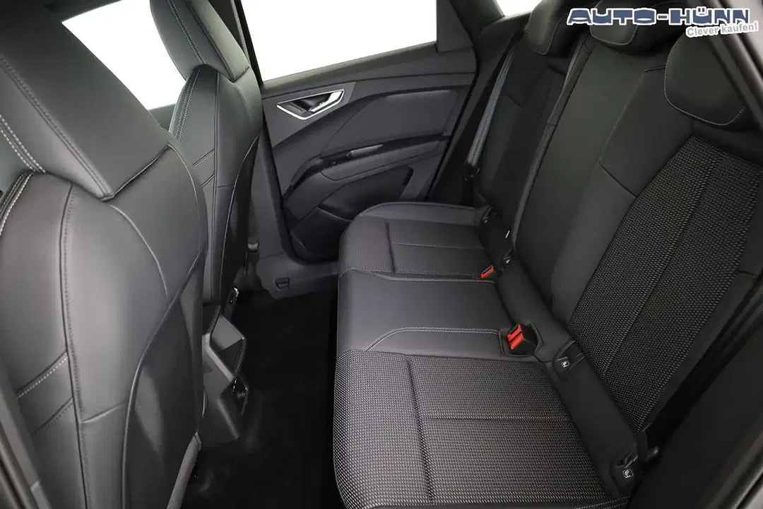 Audi Q4 e-tron 45 quattro Matrix LED Base S line - Thumbnail 13