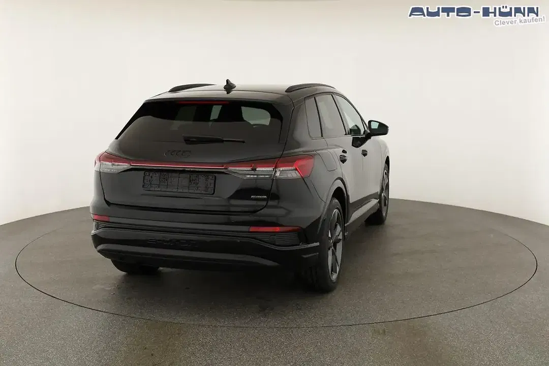 Audi Q4 e-tron 45 quattro Matrix LED Base S line - Thumbnail 17