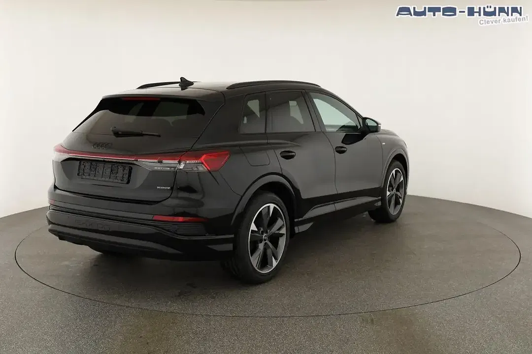 Audi Q4 e-tron 45 quattro Matrix LED Base S line - Thumbnail 18