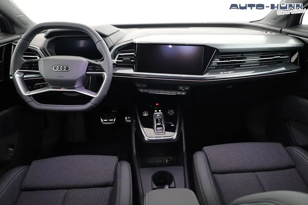 Audi Q4 e-tron 45 quattro Matrix LED Base S line - Thumbnail 5