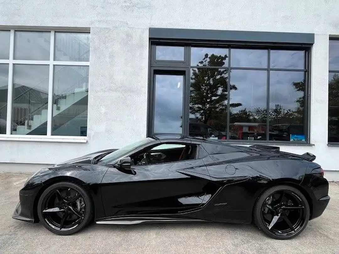 Corvette C8 E-Ray Convertible 3LZ - Thumbnail 3