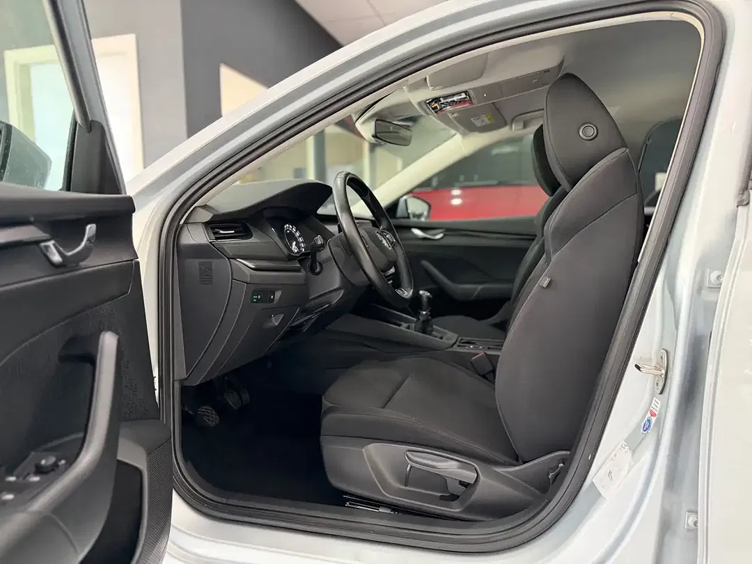 Skoda Octavia Combi Active - Thumbnail 5