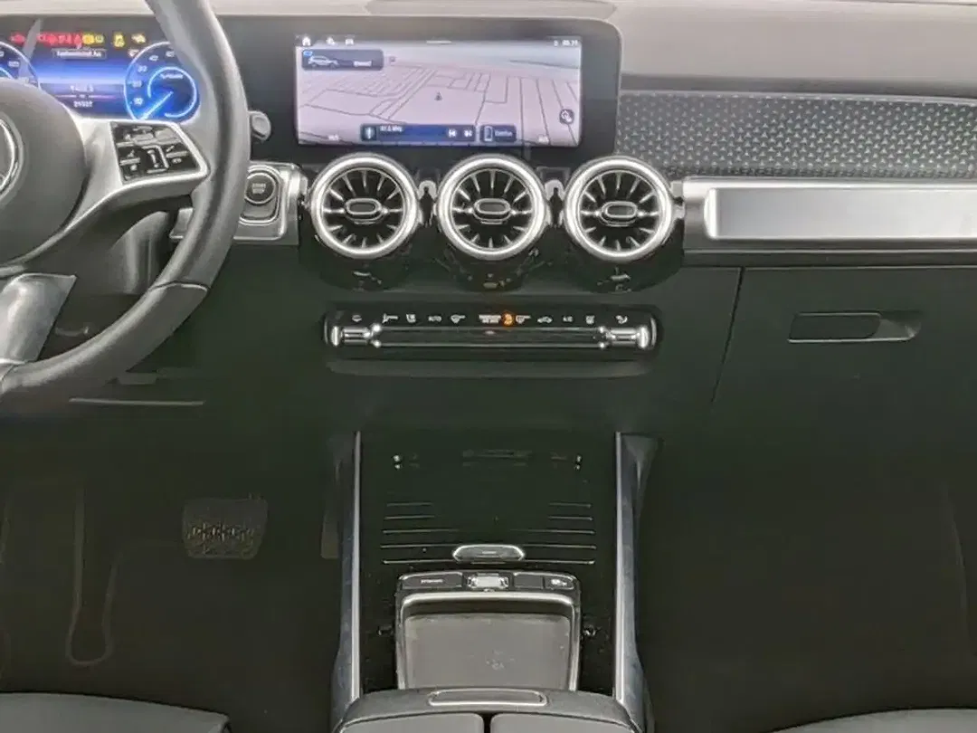 Mercedes-Benz EQB 250 - Thumbnail 4