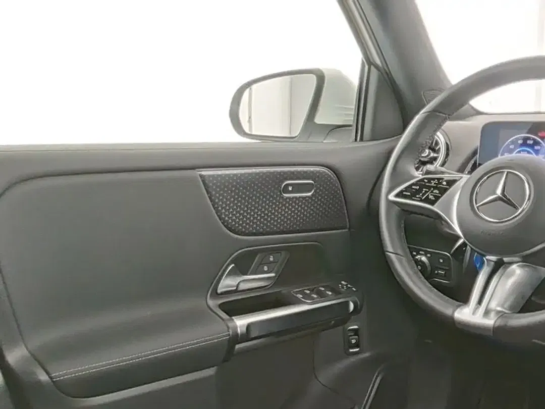 Mercedes-Benz EQB 250 - Thumbnail 8