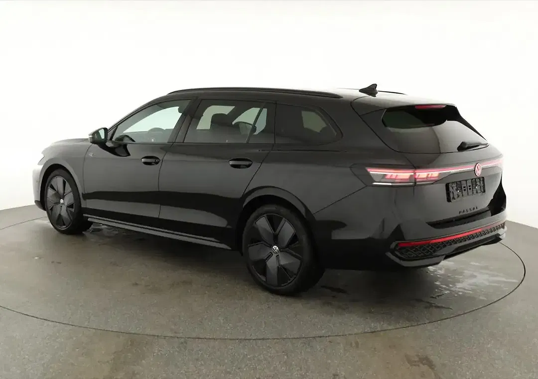 Volkswagen Passat Variant TDI DSG 4Motion R-Line Black - Thumbnail 4