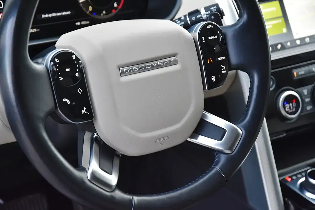 Land Rover Discovery 3.0 SDV6 HSE - Thumbnail 11