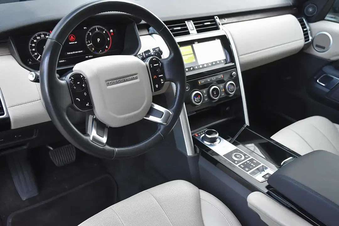 Land Rover Discovery 3.0 SDV6 HSE - Thumbnail 4