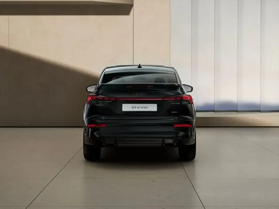 Audi Q4 e-tron quattro - Thumbnail 4