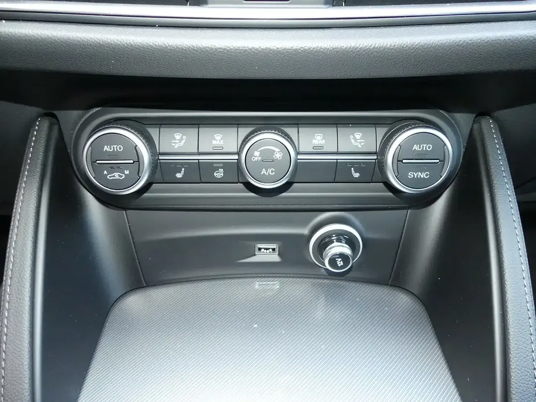 Alfa Romeo Stelvio 2.2 16V Diesel Veloce - Thumbnail 12