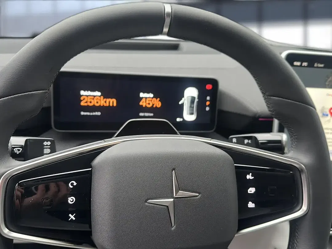 Polestar 4 - Thumbnail 11