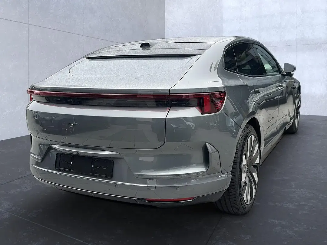 Polestar 4 - Thumbnail 3
