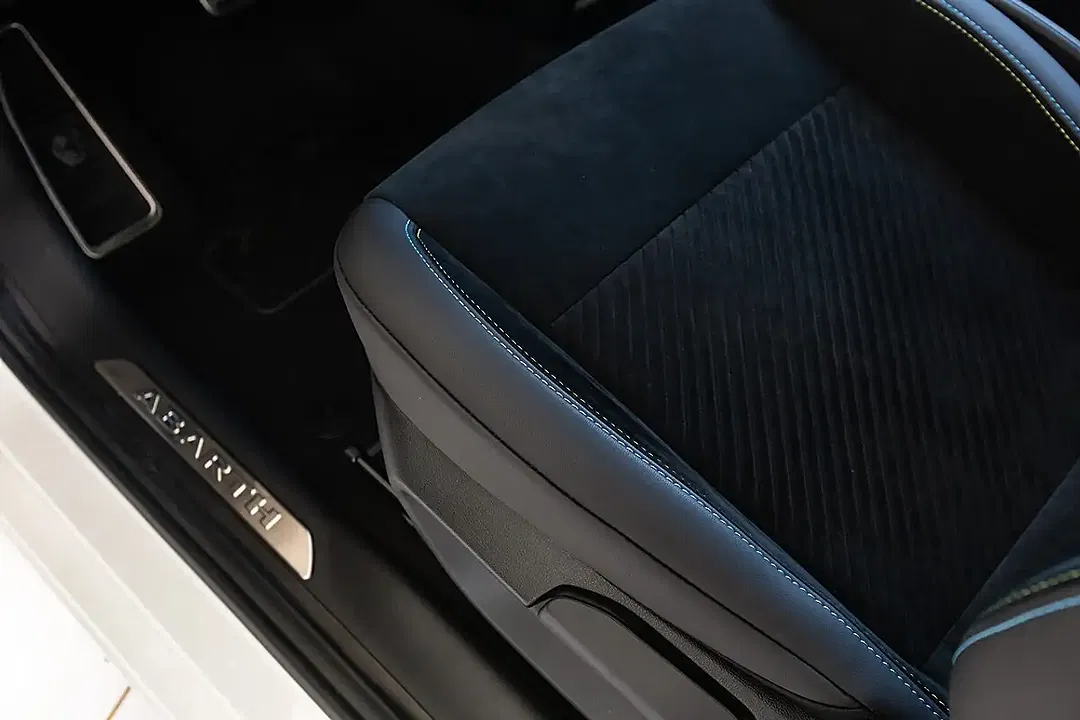 Abarth 500e Turismo - Thumbnail 11