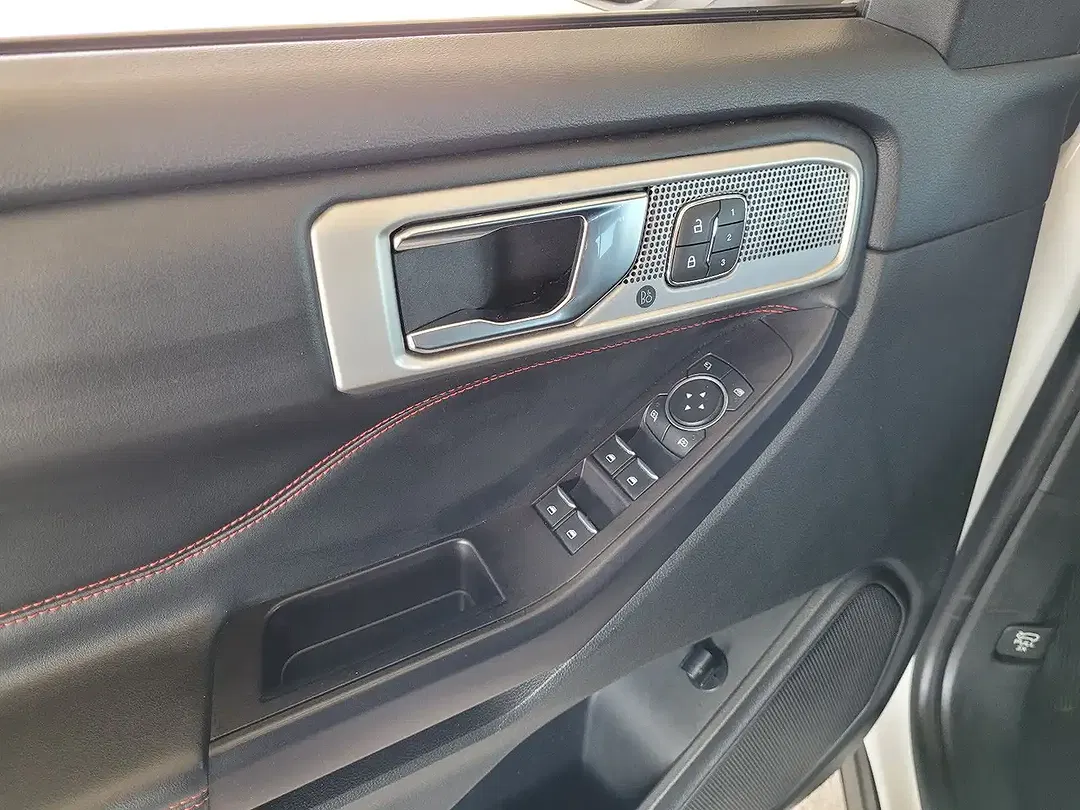 Ford Explorer PHEV 4x4 ST-Line - Thumbnail 11