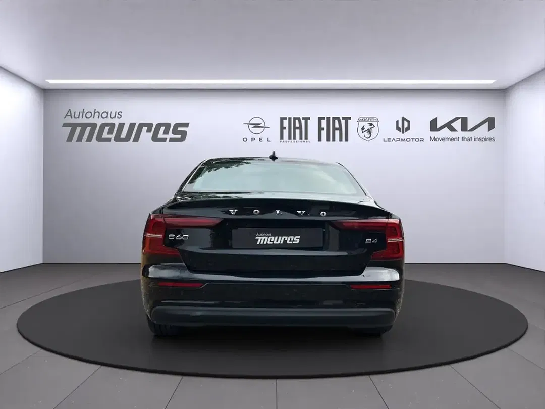 Volvo S60 MHEV Core - Thumbnail 3